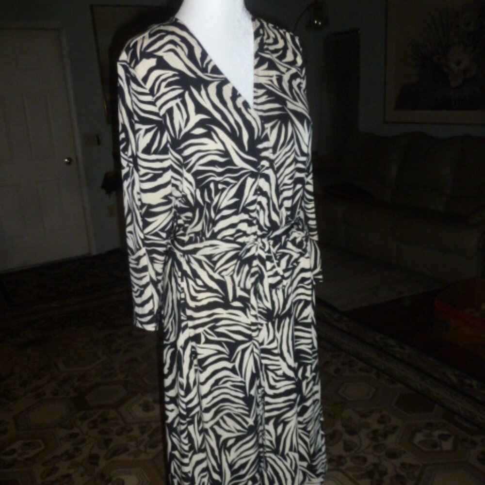 Leota Perfect Wrap V-Neck Faux Wrap Dress – Zebra Safari Print -Size 1X